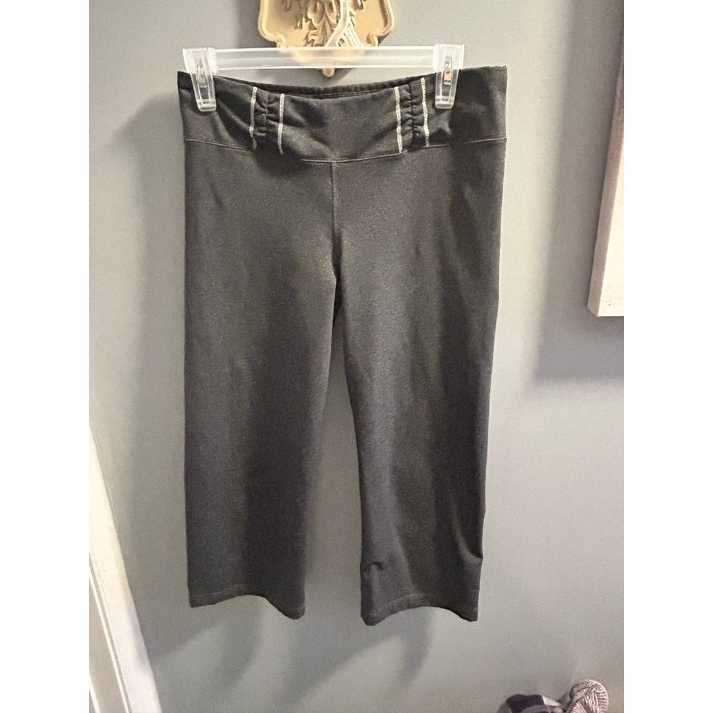 The North‎ Face medium gray Capri pants lounge